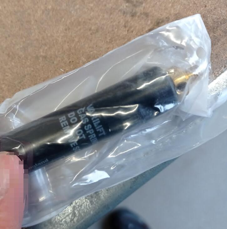 Camloc公司的气弹簧产品主要应用于哪些行业？