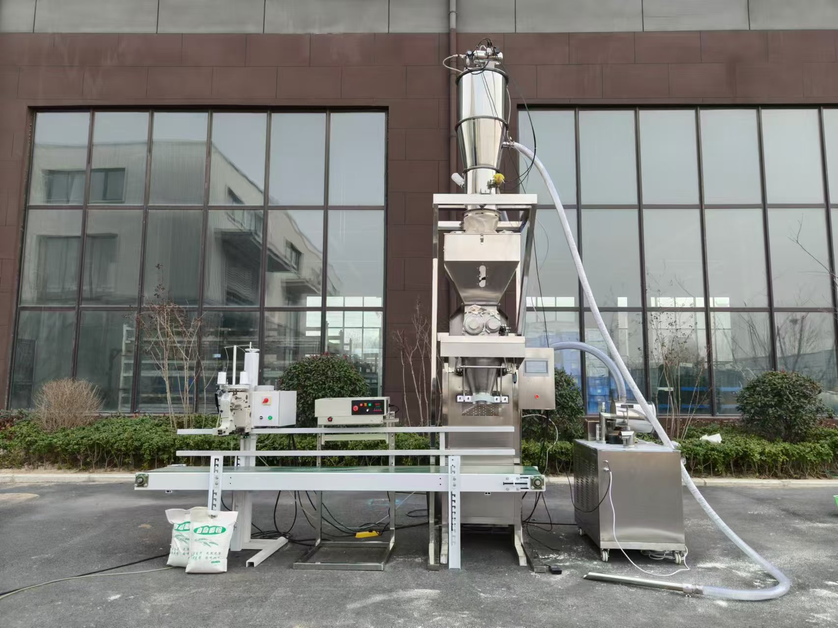 25-40公斤硅微粉粉體定量包裝秤升降式