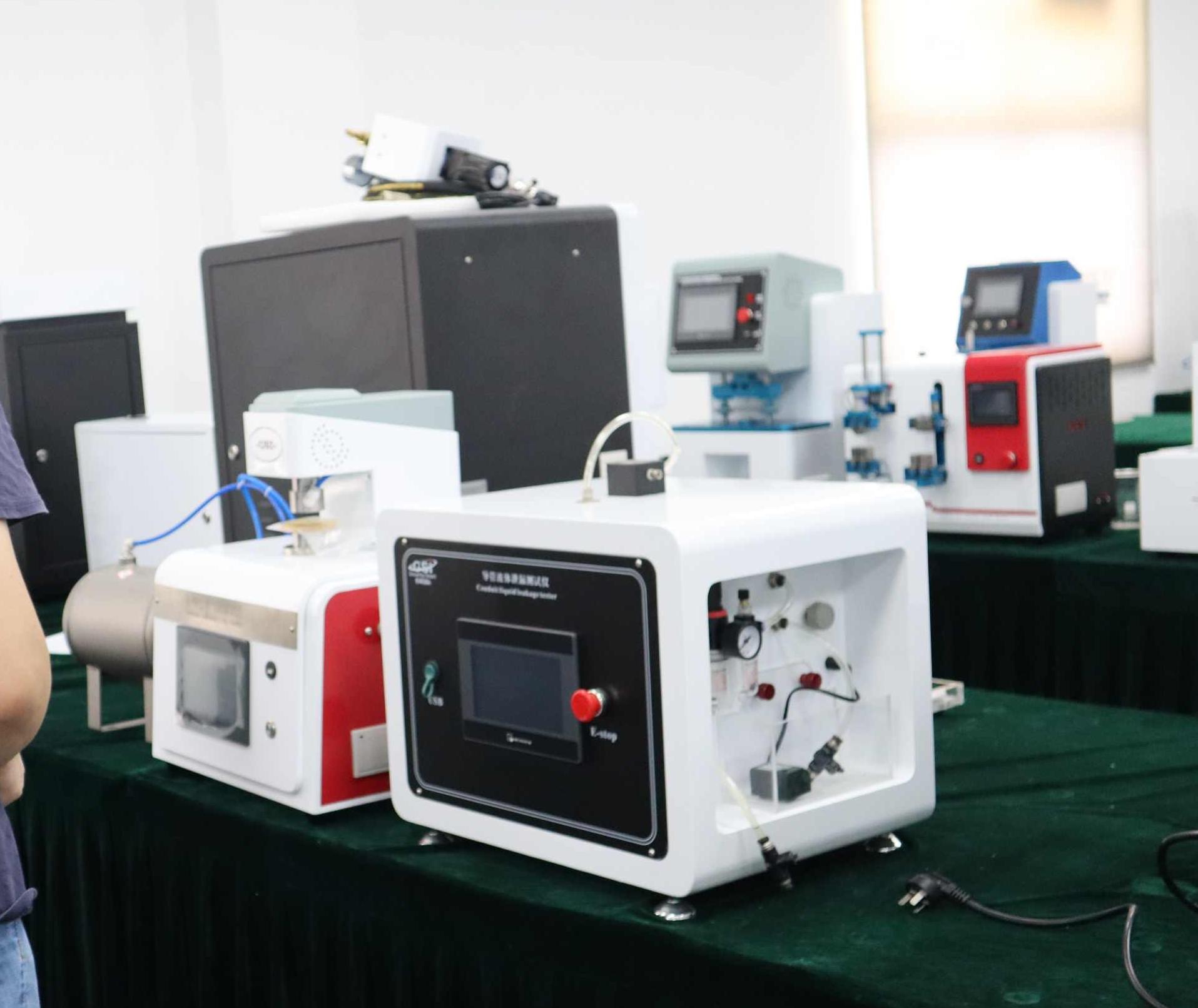 xxx研究院到上海誠衛參觀考察設備產品展示