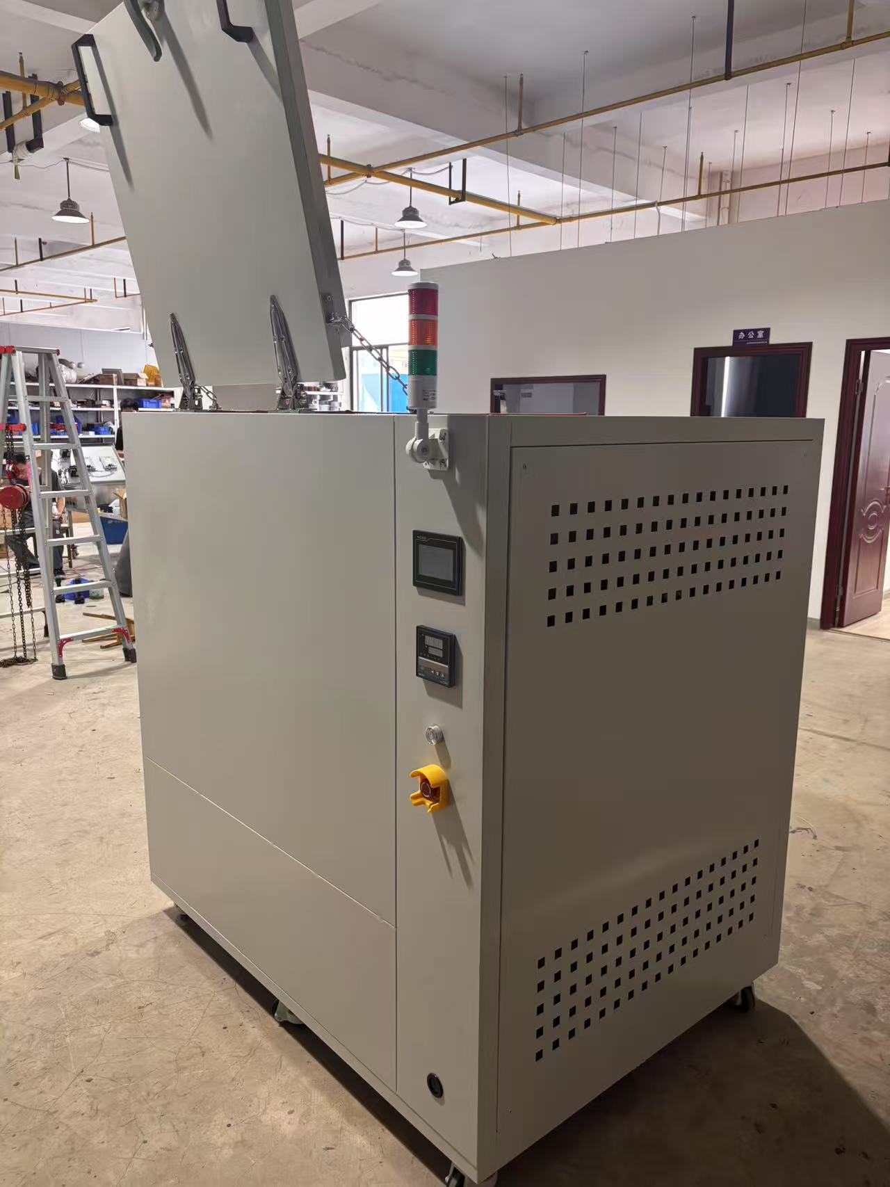 出货一台卧式焊条烘箱