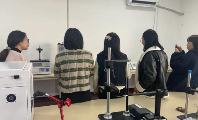 密封测试仪培训图片.jpg 精准赋能|我司成功举办新一代摩擦系数仪产品应用技术培训