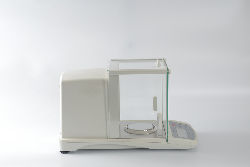 天平在工业生产中使用.JPG 电子天平